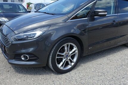 Ford S-Max Titanium AWD Pano AHK 7 Sitze Kamera 8x Alu 156.400 km 15.950 &euro; Neumarkt/OPf 92318