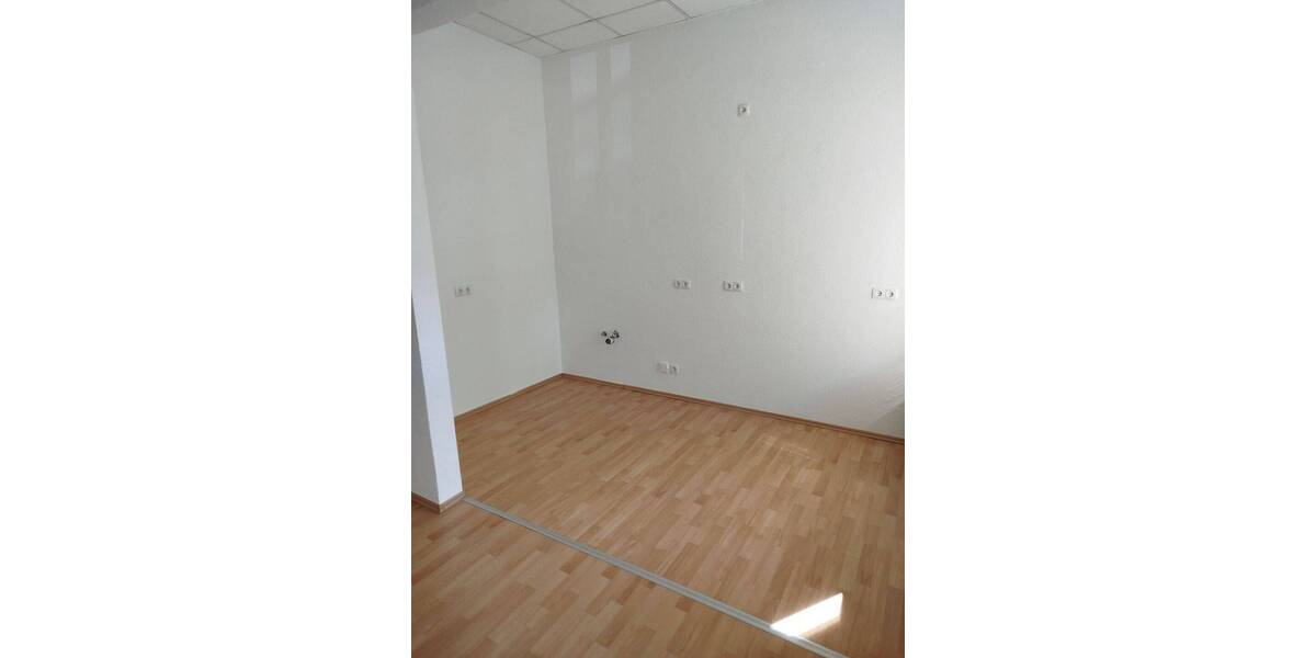 Etagenwohnung Dessau-Roßlau Innenstadt - 2 Zimmer, 70 m&sup2;, 375&euro; | Angebot:26376607
