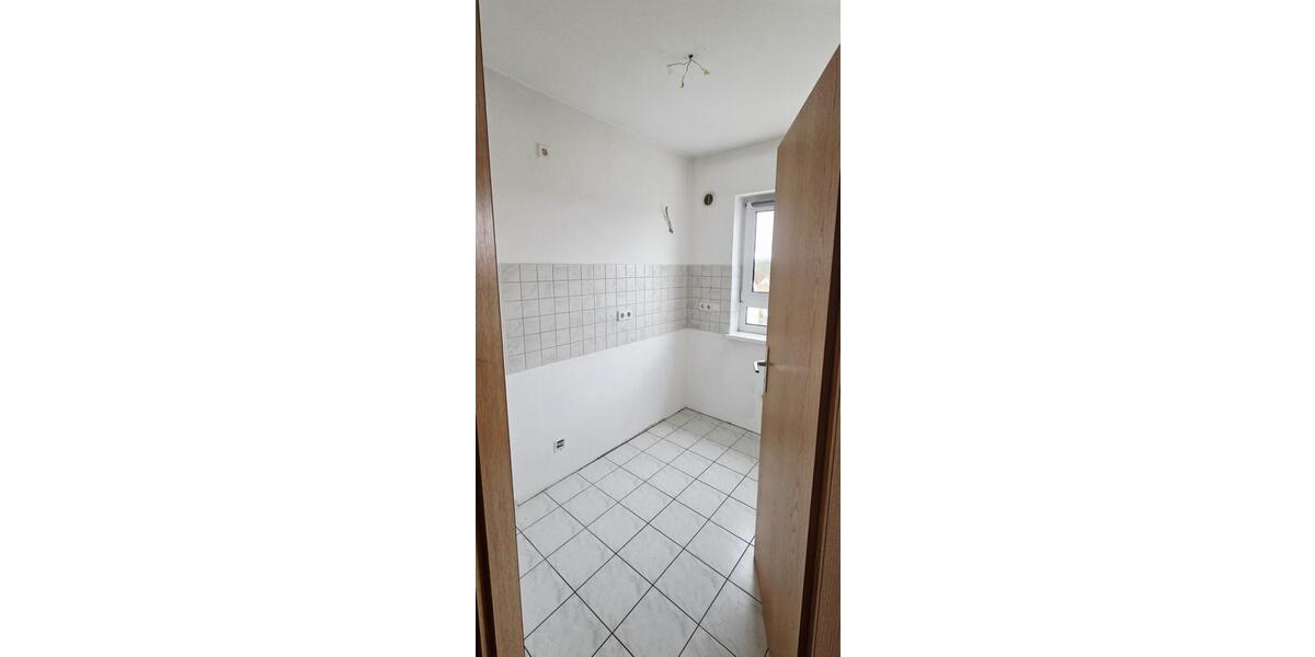 Helle ausbaufähige 2-Zi-Wohnung m. Balkon & Stellplatz bei Erfurt 2 zimmer