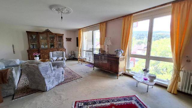 Helle und geräumige 3-Zimmer Wohnung mit Lift, Balkon, Carport
