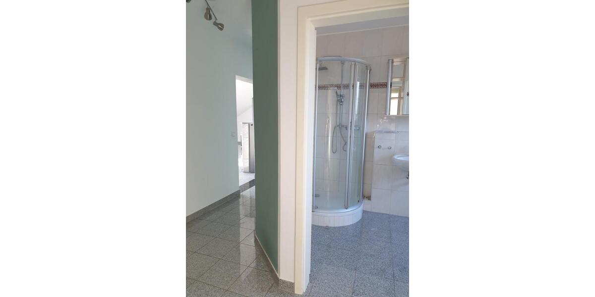 Moderne Dachgeschosswohnung mit Dachterrasse und Kamin 3 zimmer