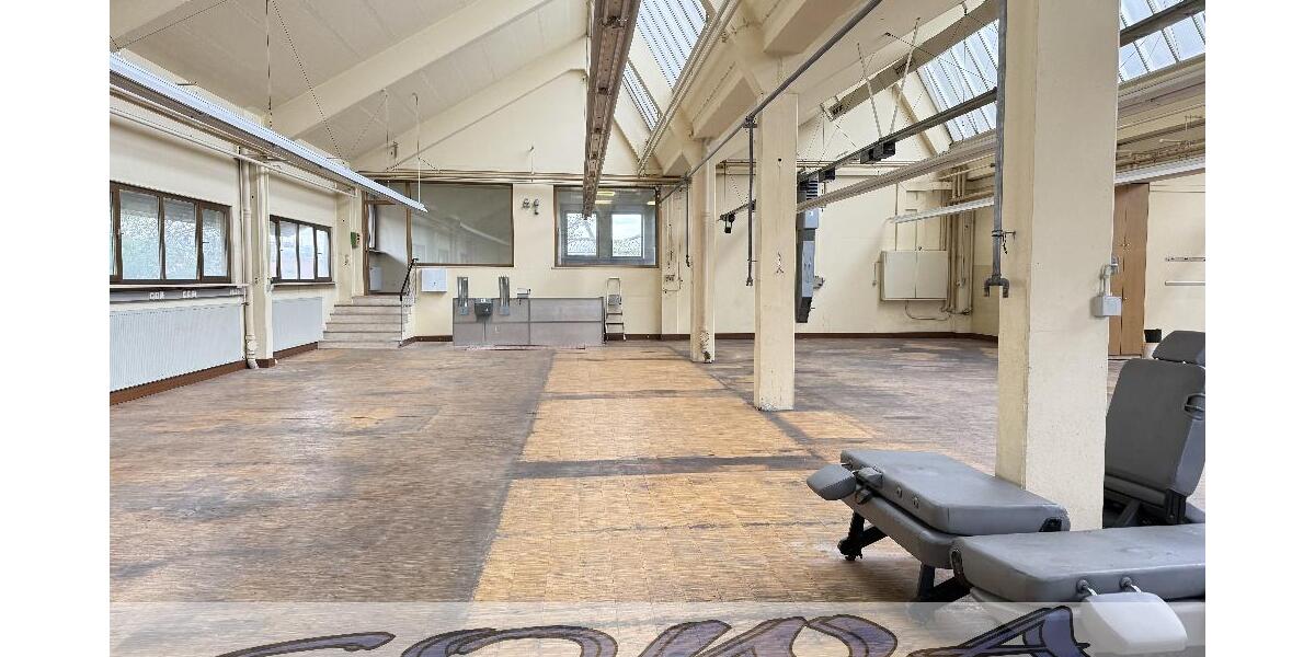 Wohnhaus mit Innenpool und Sauna in einer guten Lage in Gaimersheim, mit Gewerbefläche - Ein Objekt von Ihrem Immobilienpartner SOWA Immobilien und Finanzen 1 zimmer