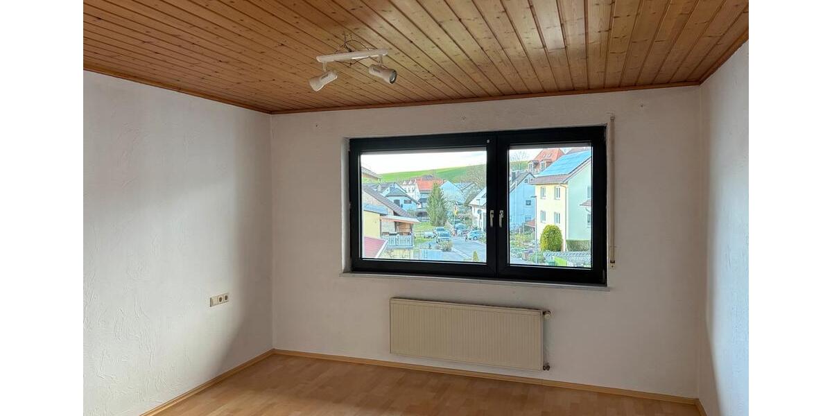 Mehrfamilienhaus, Wohnhaus Neckarbischofsheim - 8 Zimmer, 194 m&sup2;, 1.900&euro; | Angebot:25992356