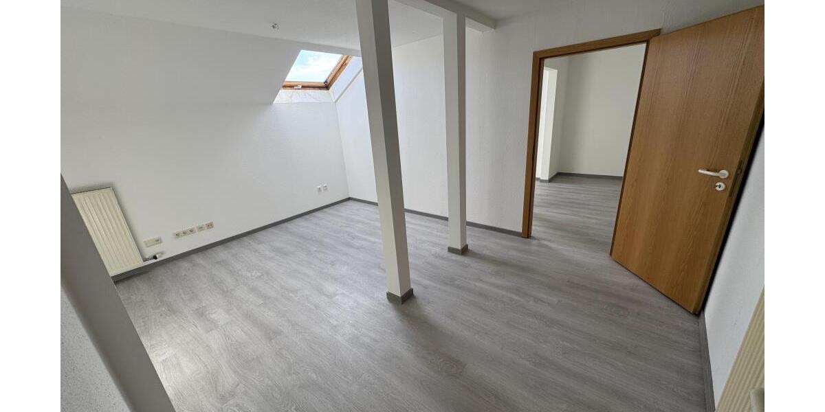 Barrierearmes Wohnen Dachterrasse und Aufzug: 2-Raum Wohnung in der Geraer Innenstadt - Dachgeschoßwohnung Gera Ostviertel | Angebot:26335256