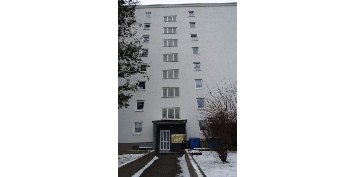 zentral gelegene 2-Zi.-Wohnung, 4.OG, mit Aufzug, Küche, Balkon und Garage in Neuötting 2 zimmer