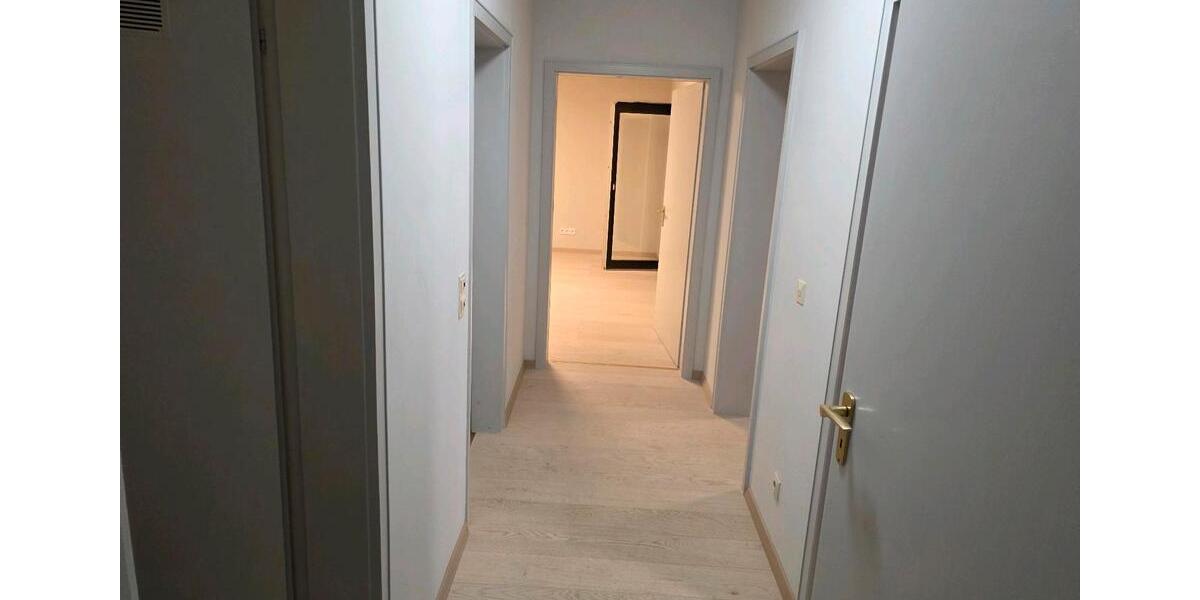 Etagenwohnung Mosbach - 6 Zimmer, 198 m&sup2;, 1.400&euro; | Angebot:26018611