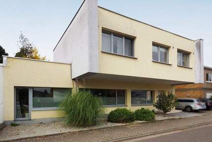 Ob Ein- oder Zweifamilienhaus - genießen Sie modernes Wohnen in ruhiger Lage! 8 zimmer