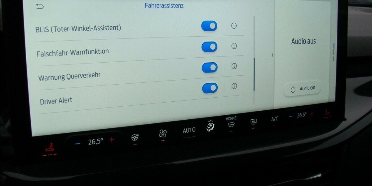 Ford Focus 1.5L TDCi ST-Line X ACC LED AHK HUD Bliss 12.043 km 24.980 &euro; Falkensee 14612