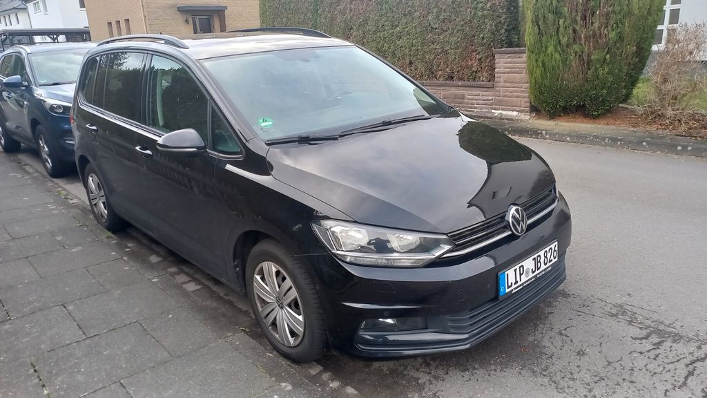 VW Touran 210.000 km 13.999 &euro; asemissen 33818