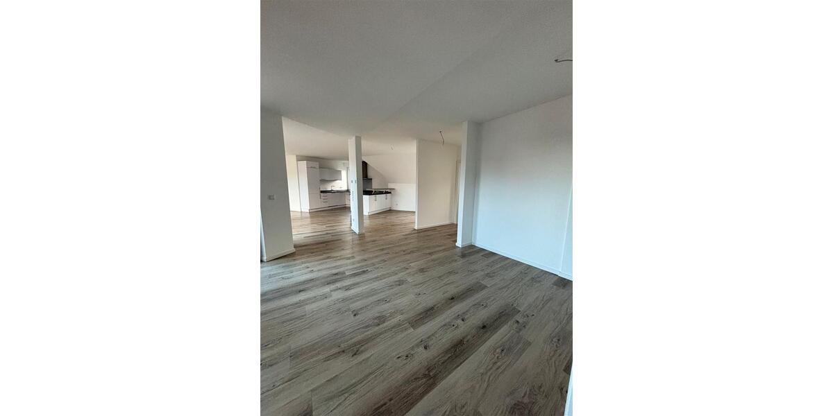 Schickes Penthouse - Wohnung mit Tiefgaragenstellplatz 3 zimmer