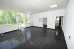 3-D-Virtual-Tour! Große renovierte Halle mit Büroflächen in Höchberg, verkehrsgünstig gelegen zimmer