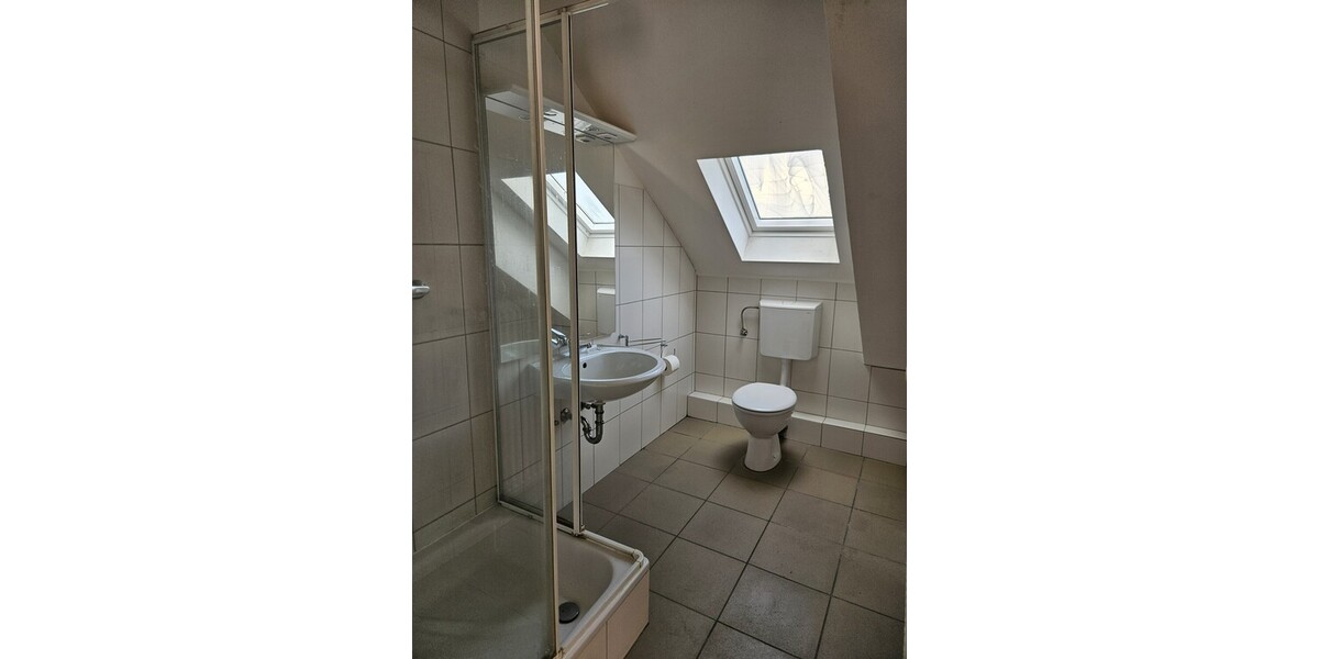 Moderne Dachgeschosswohnung in ruhiger Lage - Dachgeschoßwohnung Königswinter | Angebot:24863857