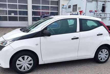 Toyota Aygo 84.000 km 8.950 &euro; Burgkirchen a.d.Alz 84508