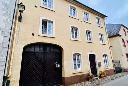 Haus zum Kaufen in Neumagen-Dhron 185.000 € 146 m² 9 zimmer