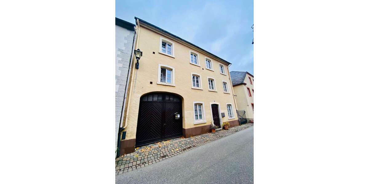 Haus zum Kaufen in Neumagen-Dhron 185.000 € 146 m² 9 zimmer