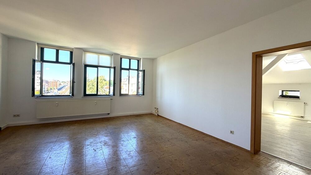 Zentral gelegene 3-Zimmer Wohnung im Dachgeschoss mit Einbauküche - Dachgeschoßwohnung Mittweida Rößgen | Angebot:27207669