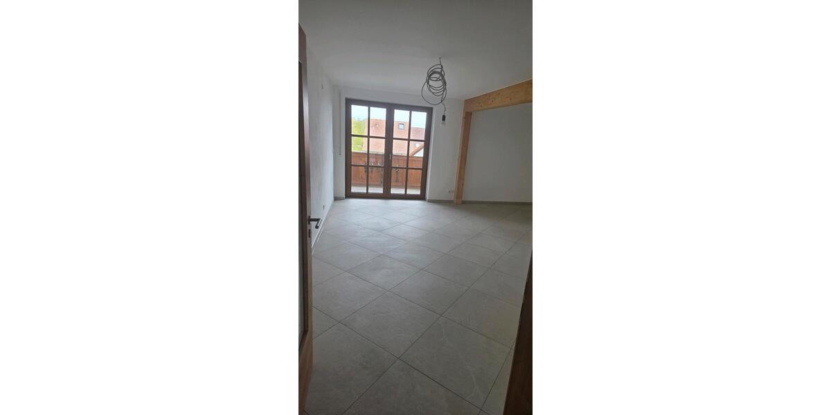 Dachgeschoßwohnung Hemau - 3 Zimmer, 120 m&sup2;, 960&euro; | Angebot:26565020