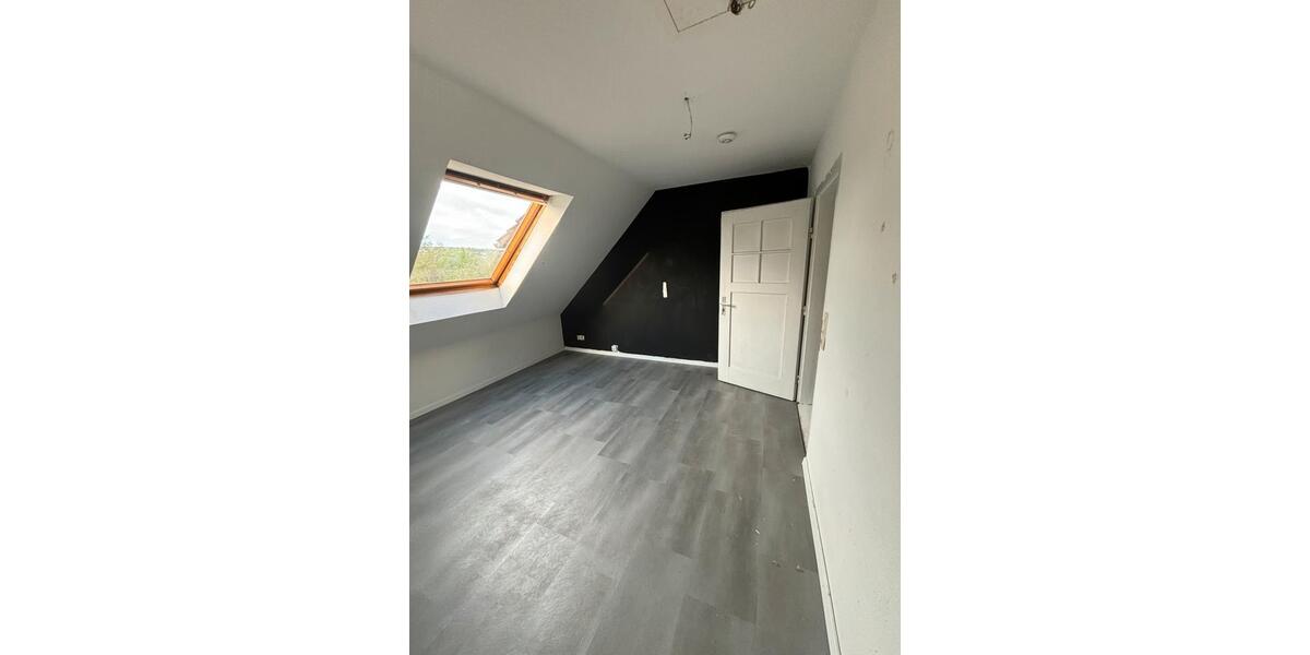 Dachgeschoßwohnung Pforzheim - 2 Zimmer, 53 m&sup2;, 530&euro; | Angebot:25612142