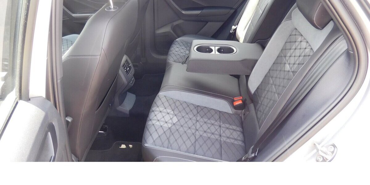 VW T-Roc 1.0 R-Line TSI BMT Navi Klima 14.200 km 21.690 &euro; Vordorf 38533
