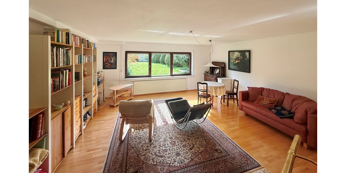 Frankfurt-Nieder-Erlenbach: Einmalige Lage! Großzügiges Villenanwesen am Bebauungsrand - Einfamilienhaus Frankfurt am Main Bonames | Angebot:26334718