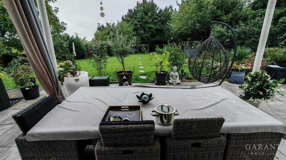 Exklusives Dreifamilienhaus von 2011 mit Wärmepumpe, Solar & 1.510 qm Grundstück 9 zimmer