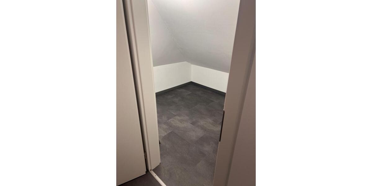 Dachgeschoßwohnung Geisenheim - 2 Zimmer, 64 m&sup2;, 960&euro; | Angebot:26063146