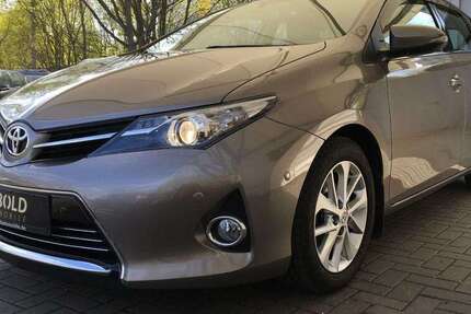 Toyota Auris 88.000 km 11.900 &euro; Berlin 10315