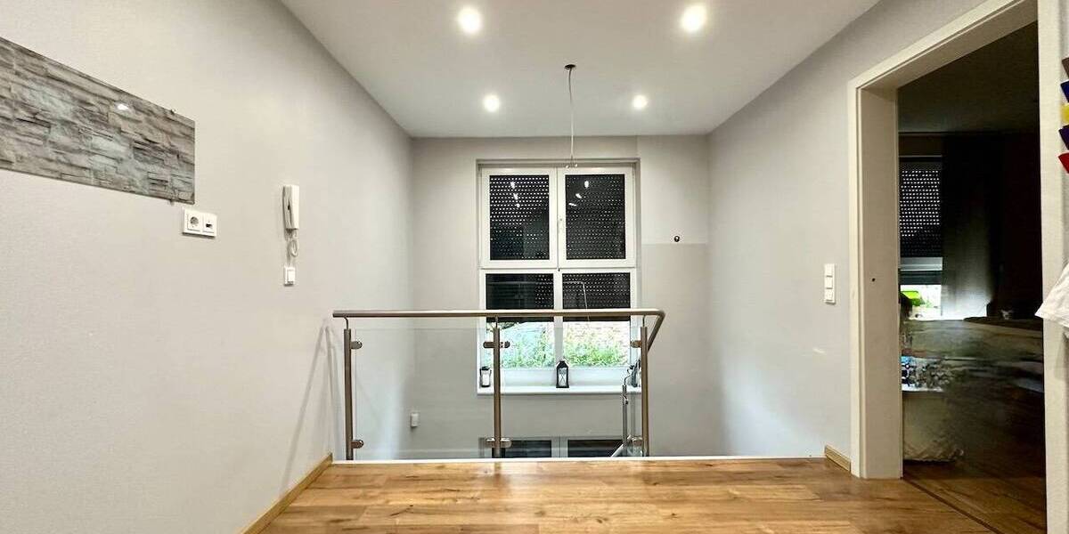Einfamilienhaus Neuss Stadionviertel - 7 Zimmer, 255 m&sup2;, 998.000&euro; | Angebot:26657257