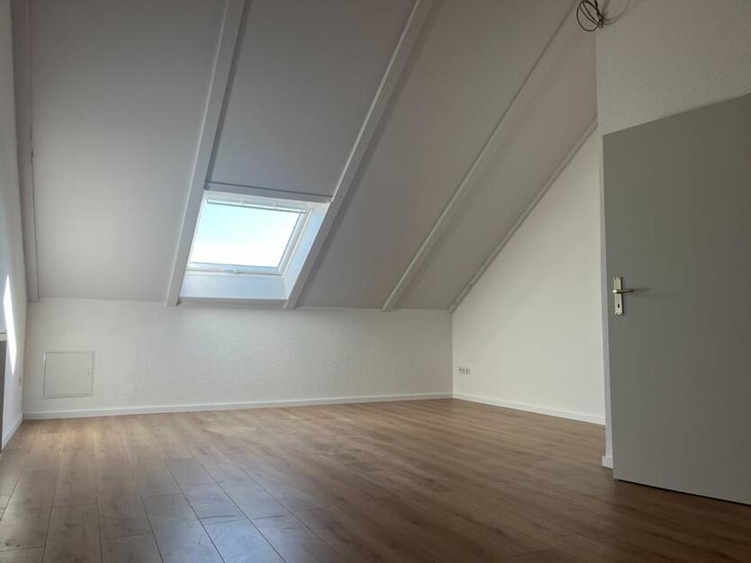 **Renoviertes, großzügiges Reihenmittelhaus in Leverkusen Kursiefen**