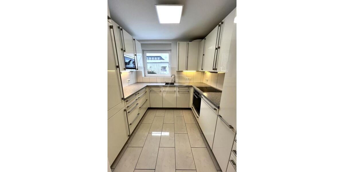 Erdgeschoßwohnung Iserlohn - 5 Zimmer, 180 m&sup2;, 1.600&euro; | Angebot:24791702