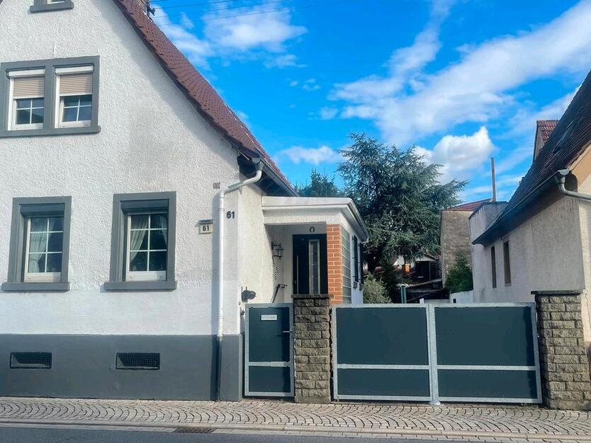 Einfamilienhaus mit Scheune und großem Garten in bester Lage