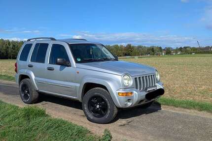 Jeep Cherokee 198.000 km 3.499 &euro; Kamen 59174