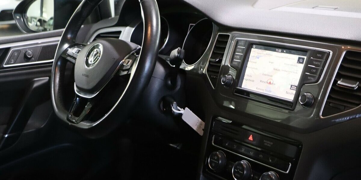 VW Golf Sportsvan 1.4 TSI ALLSTAR / XENON, NAVI-DM 119.000 km 11.991 &euro; Hamm 59077