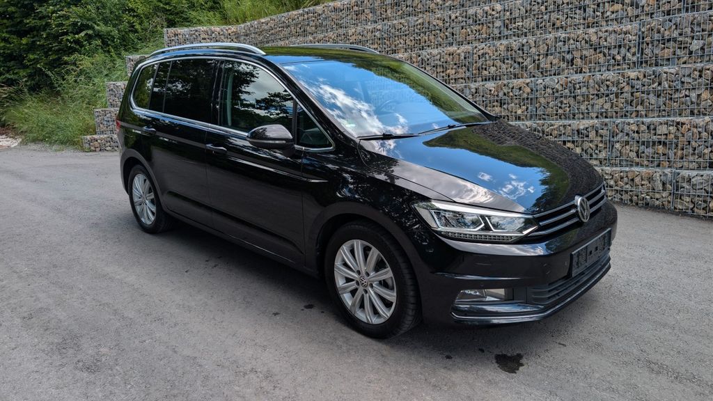 VW Touran 146.781 km 12.950 &euro; Zeil a. Main 97475