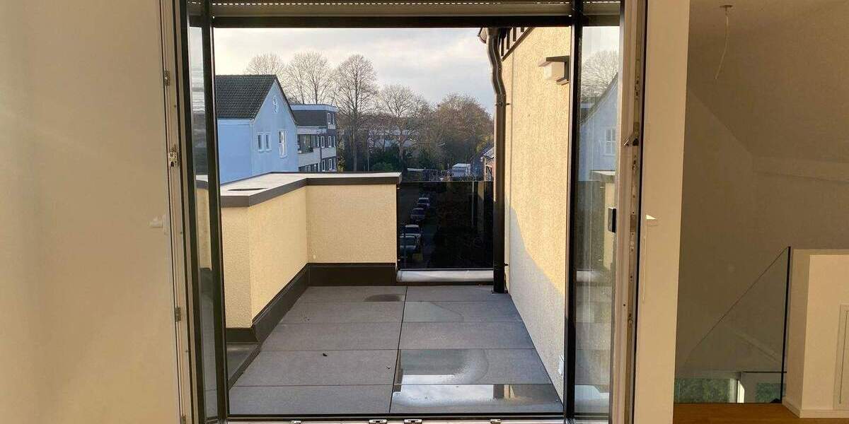 Wunderschöne Maisonette-Whg. in Alt-Junkersdorf mit Loggia - Anfragen per E-Mail - 4 zimmer