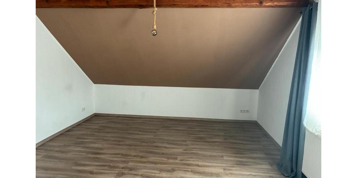 Dachgeschoßwohnung Bad Wünnenberg - 3 Zimmer, 65 m&sup2;, 450&euro; | Angebot:25393039