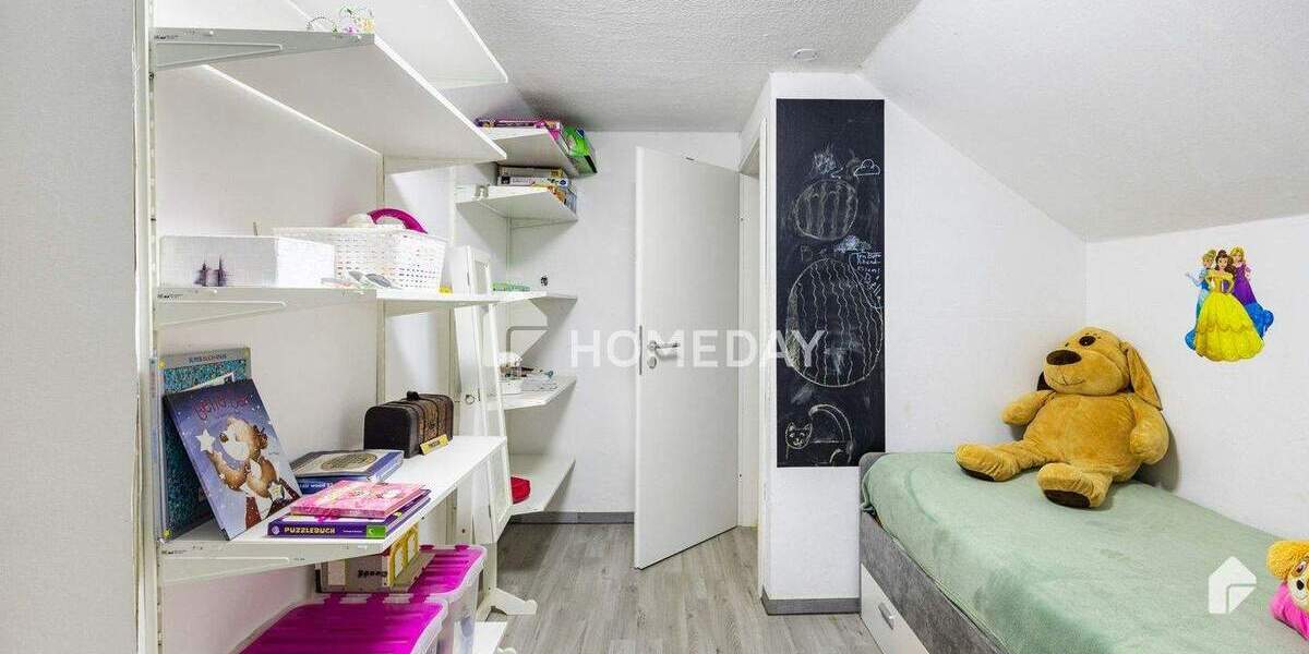 Teilsaniertes Einfamilienhaus mit großem Grundstück, Anbauten sowie 2 Garagen | BHV-Lehe 5 zimmer