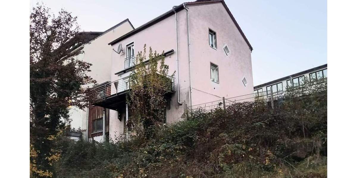 Wohnhaus in Top Zustand (kernsaniert + renoviert) mit Balkon, Terrasse, Garten und Garage (+ bei Ausbau DG ca.40 m² Wfl) in Rodalben-Waldrandlage 4 zimmer