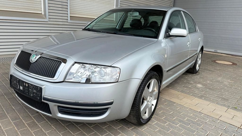 Skoda Superb 156.035 km 2.990 &euro; Düren 52349