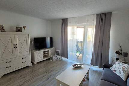 Erdgeschoss Wohnung, Balkon, Küche kann übernommen werden! 3 zimmer