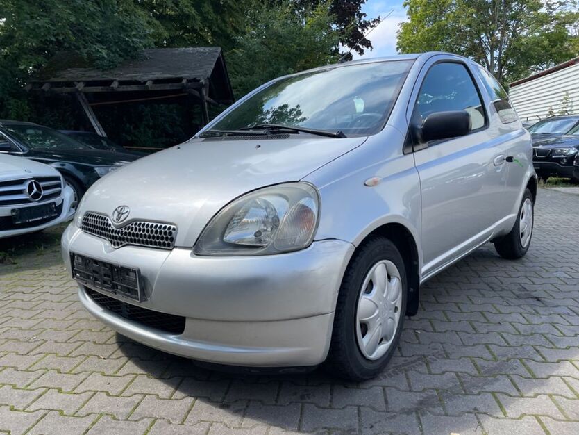 Toyota Yaris 65.505 km 2.950 € Berlin 12349