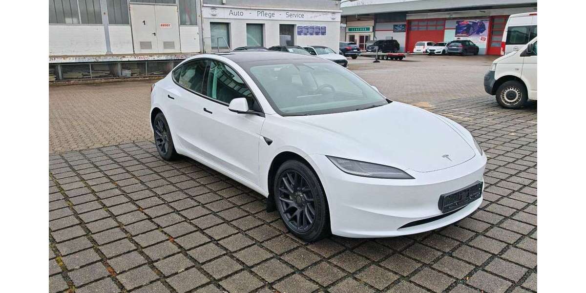 Tesla Model 3 19.361 km 39.870 &euro; Braunschweig 38112