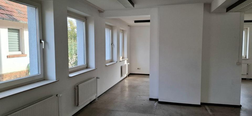 Helle und freundliche Gewerbefläche mit bester Verkehrsanbindung zimmer