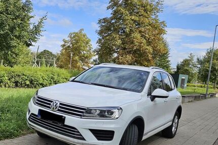 VW Touareg 225.000 km 16.450 € Königsbach-Stein 75203