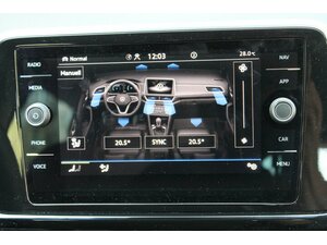 VW T-Roc 2,0 TDi 4-Motion R-Line Navi DSG SOFORT !!! 29.000 km 29.950 € Bonn 53225