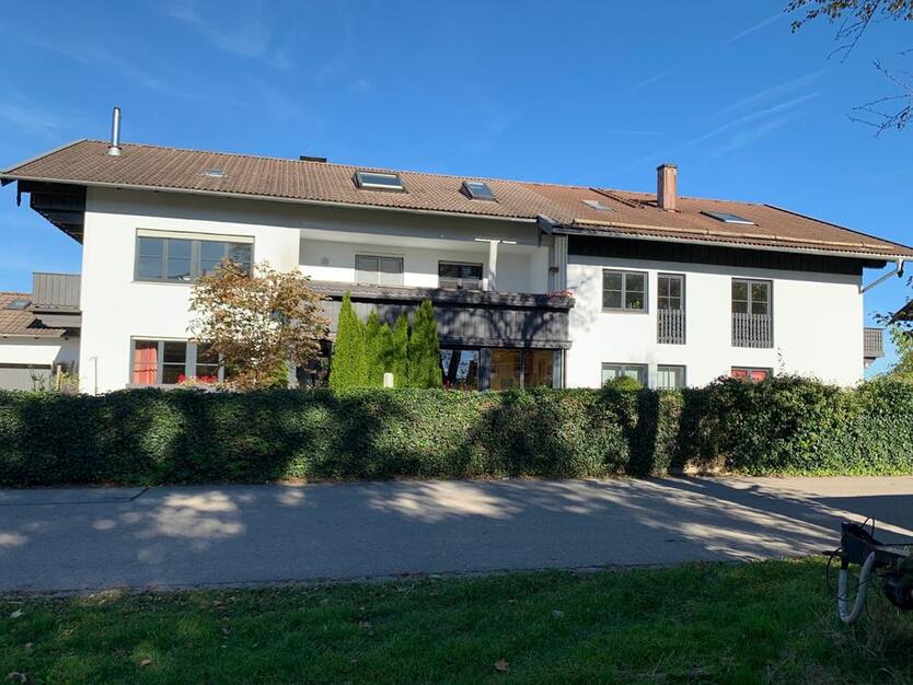 1 Zimmerwohnung mit großem Bad und seperaten Küche