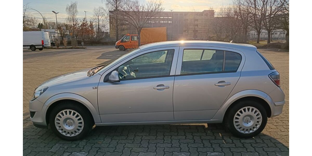 Opel Astra 102.000 km 5.600 &euro; Hamburg 22179