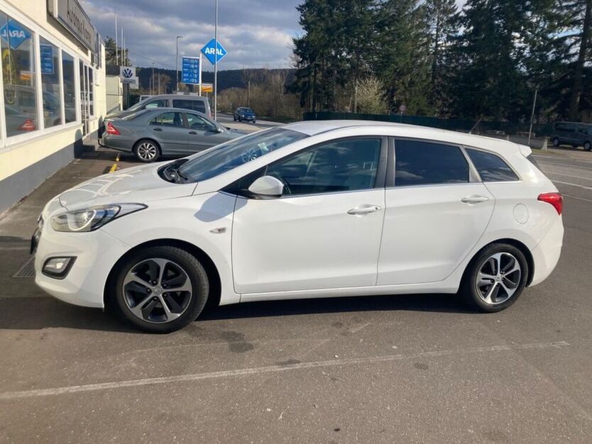 i30