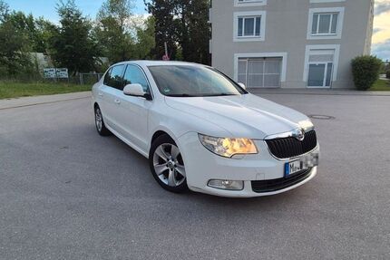 Skoda Superb 181.500 km 6.500 &euro; München 81243