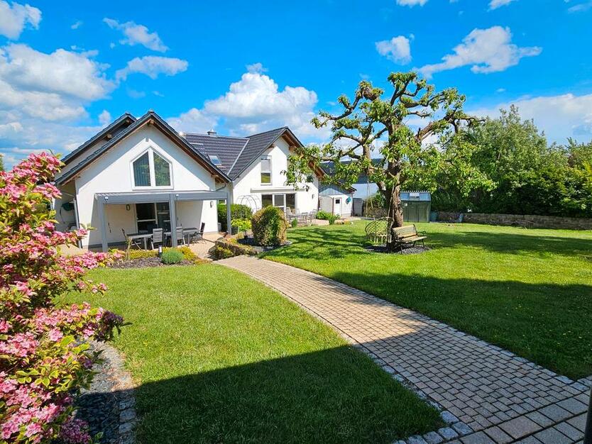 Haus mit ELW in hervorragender Lage